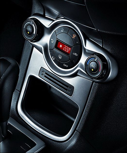 新嘉年华两厢内饰