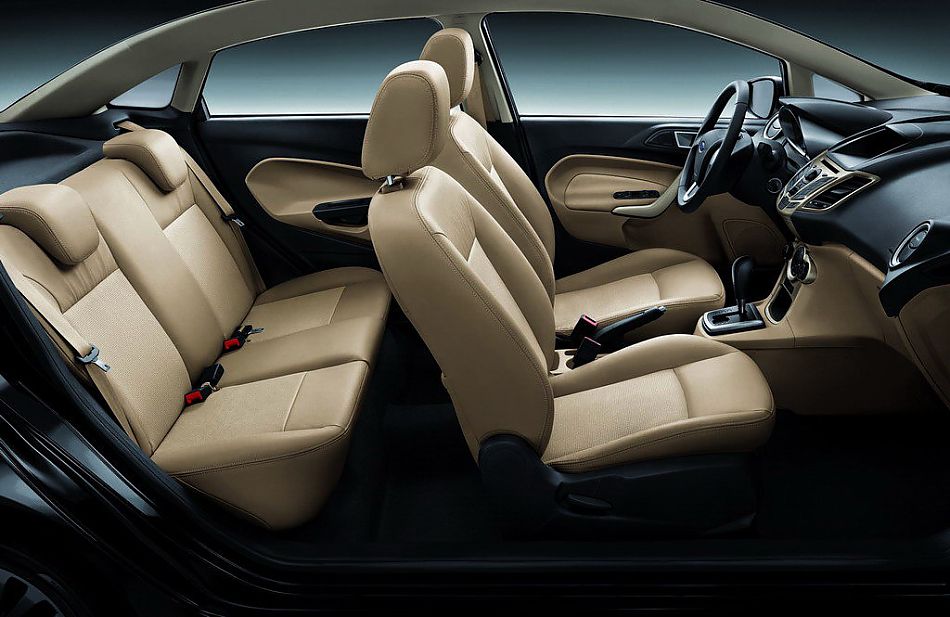 新嘉年华两厢内饰