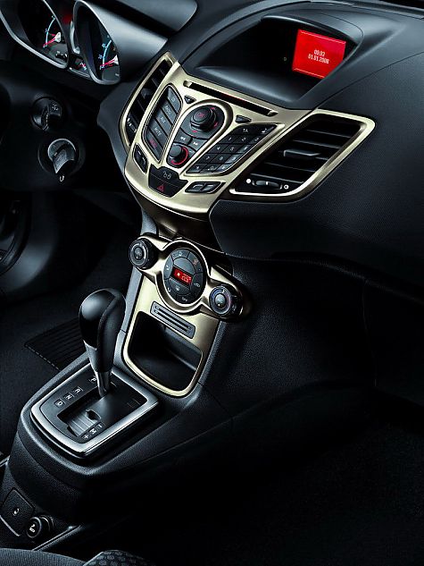 新嘉年华两厢内饰