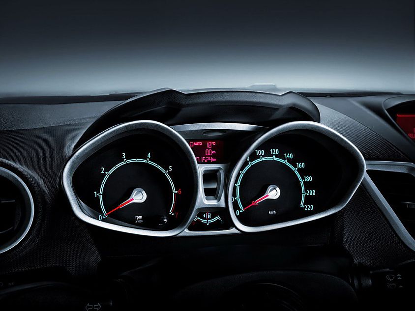 新嘉年华两厢内饰