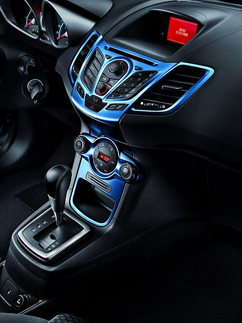 新嘉年华两厢内饰