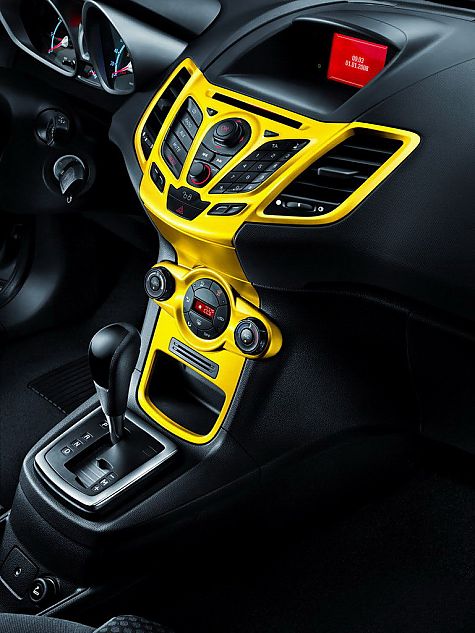 新嘉年华两厢内饰