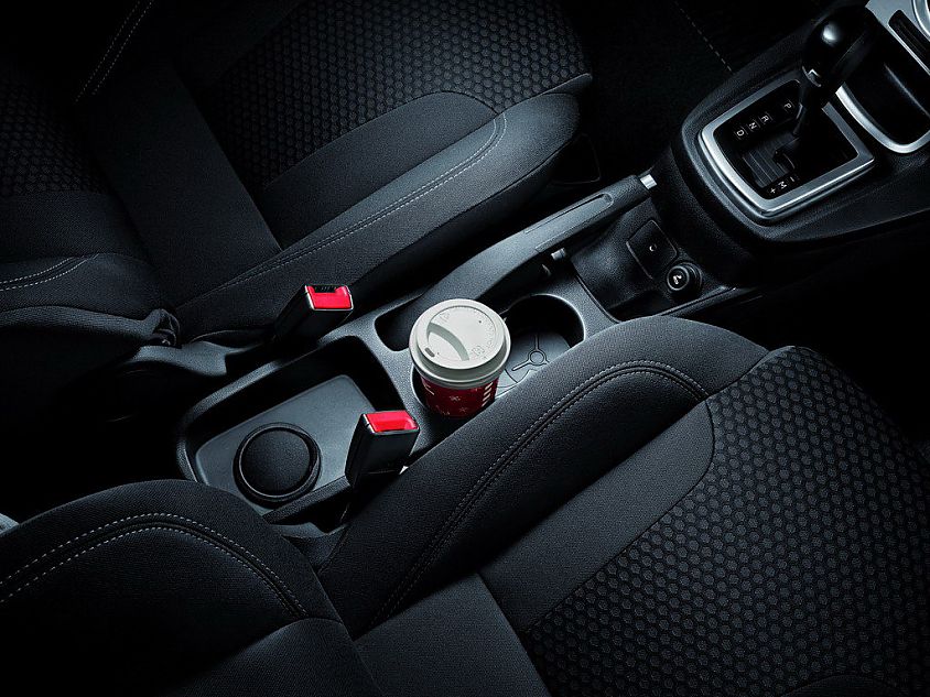 新嘉年华两厢内饰