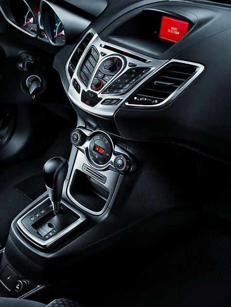 新嘉年华两厢内饰