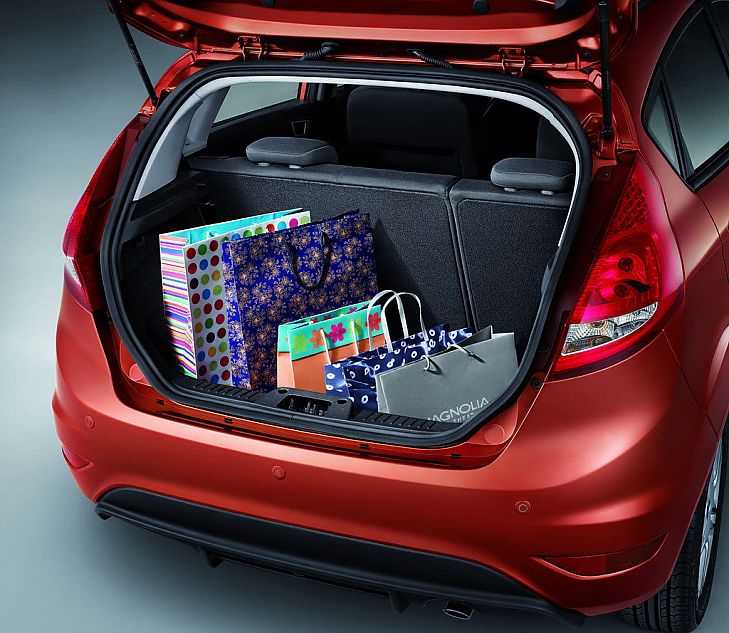 新嘉年华两厢内饰