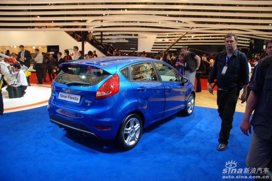 福特新嘉年华两厢