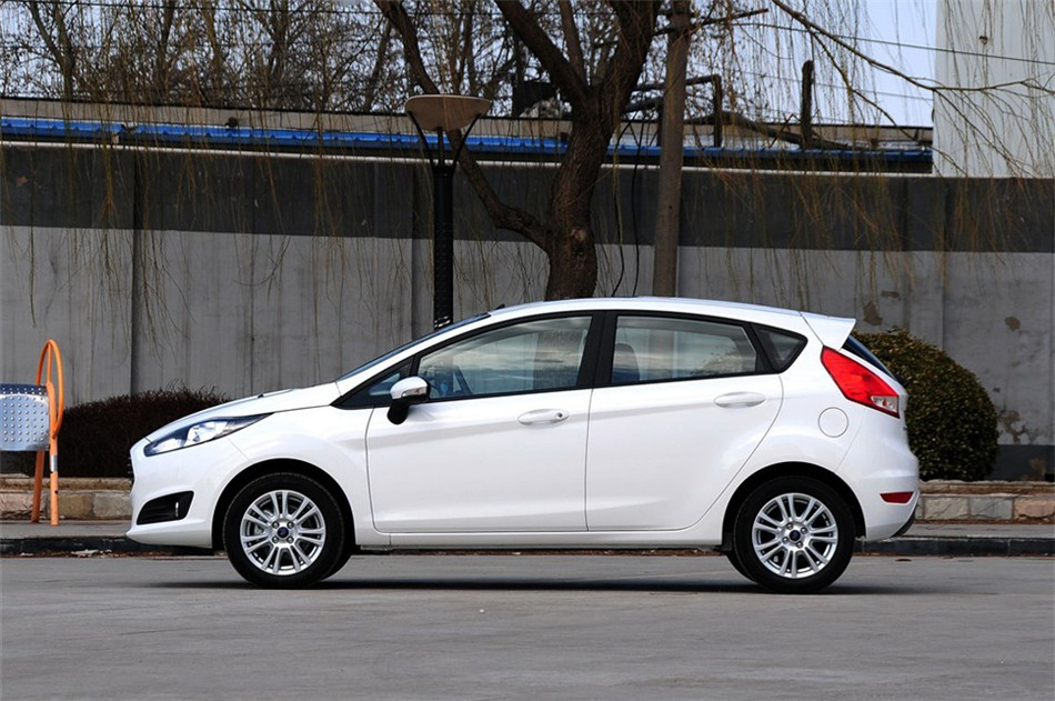 两厢 2013款 1.5L AT 品尚型 外观