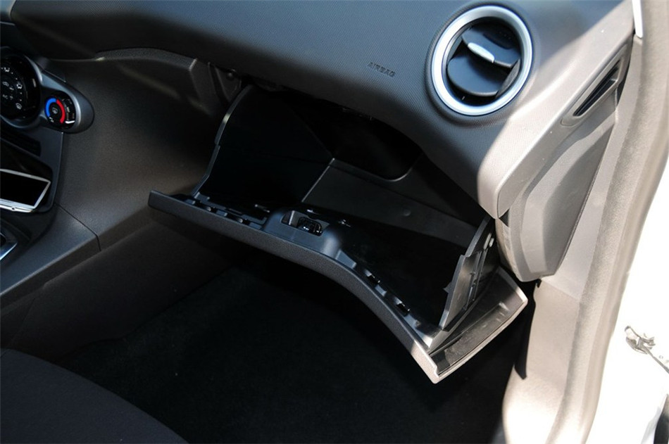 两厢 2013款 1.5L AT 品尚型 内饰