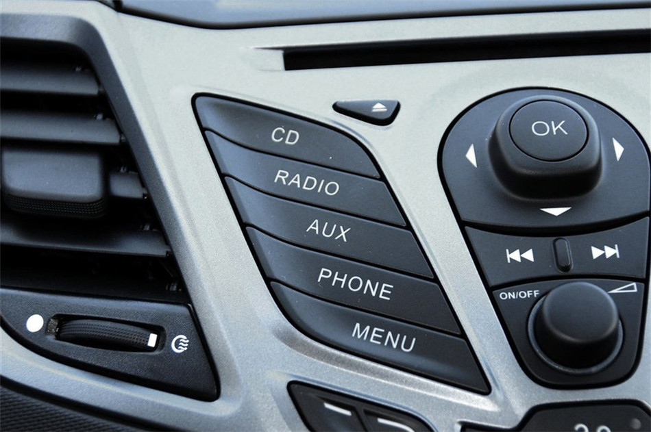 两厢 2013款 1.5L AT 品尚型 内饰