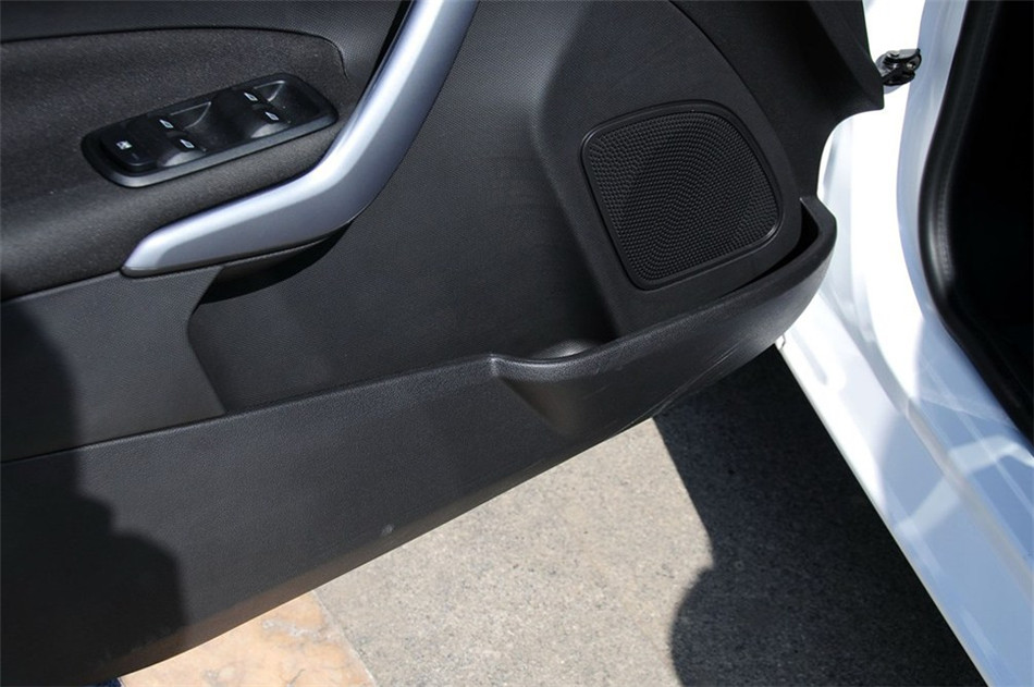 两厢 2013款 1.5L AT 品尚型 座椅空间