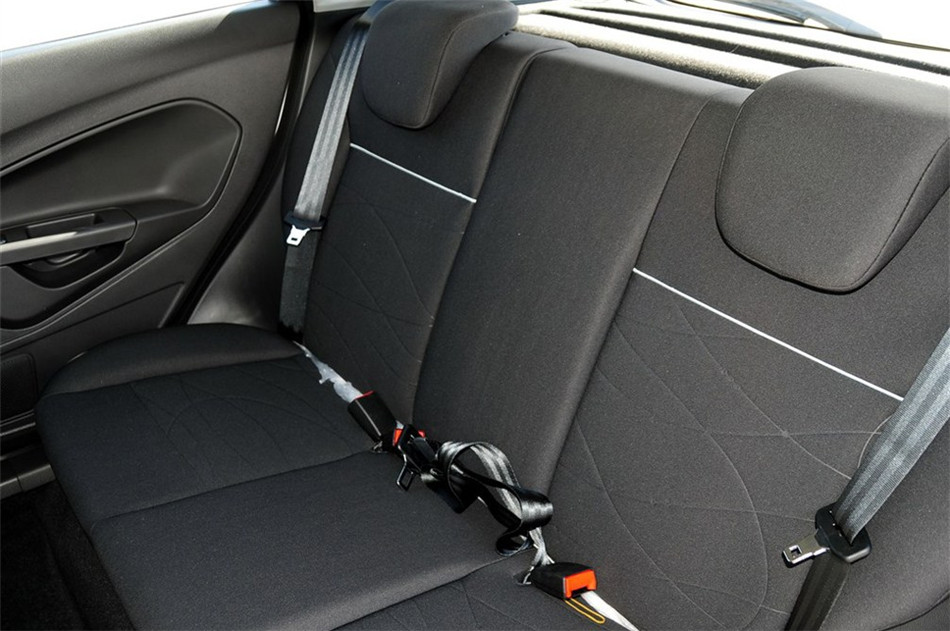 两厢 2013款 1.5L AT 品尚型 座椅空间