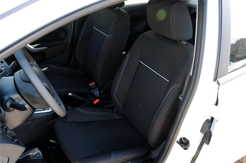 两厢 2013款 1.5L AT 品尚型 座椅空间