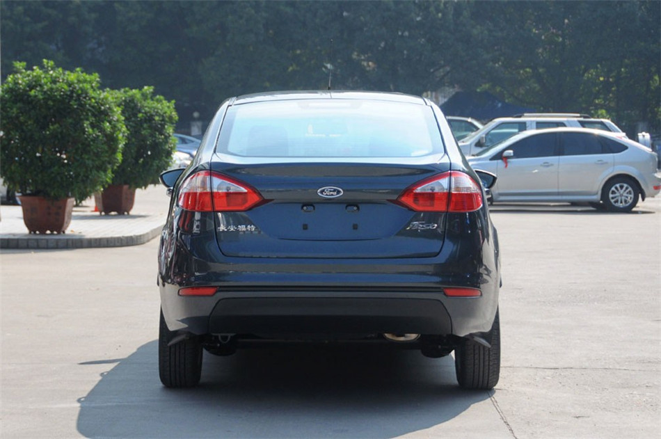 三厢 2013款 1.5L AT 品尚型 外观