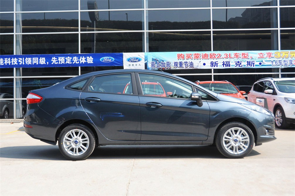 三厢 2013款 1.5L AT 品尚型 外观