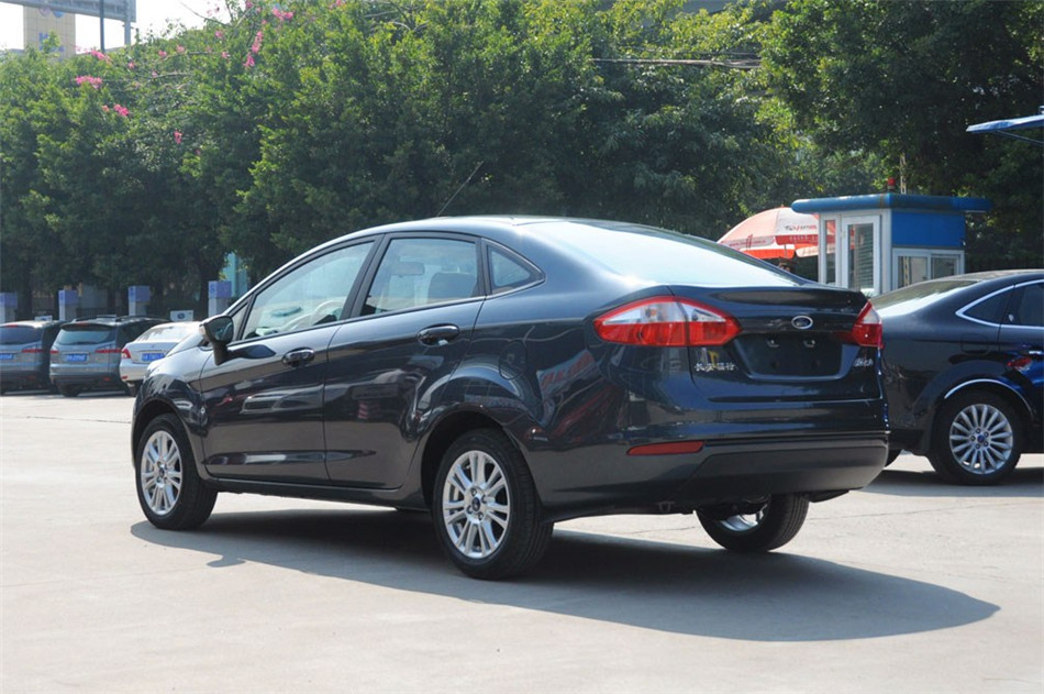 三厢 2013款 1.5L AT 品尚型 外观