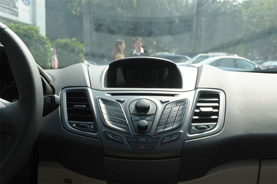 三厢 2013款 1.5L AT 品尚型 内饰