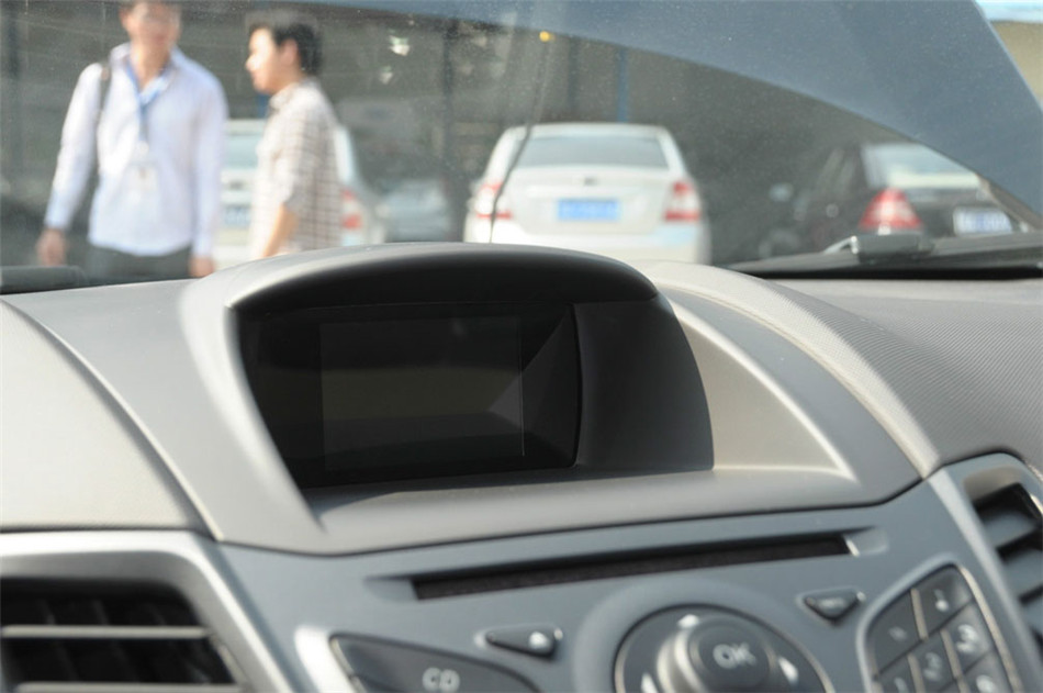 三厢 2013款 1.5L AT 品尚型 内饰