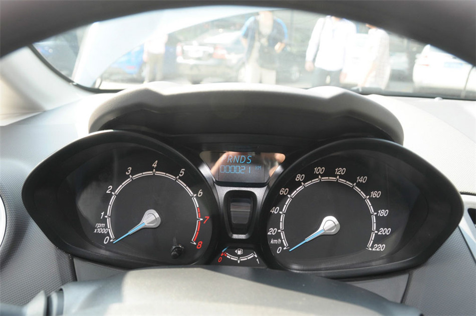 三厢 2013款 1.5L AT 品尚型 内饰