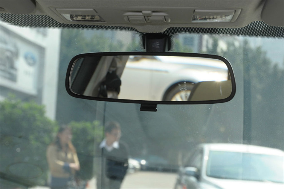 三厢 2013款 1.5L AT 品尚型 座椅空间