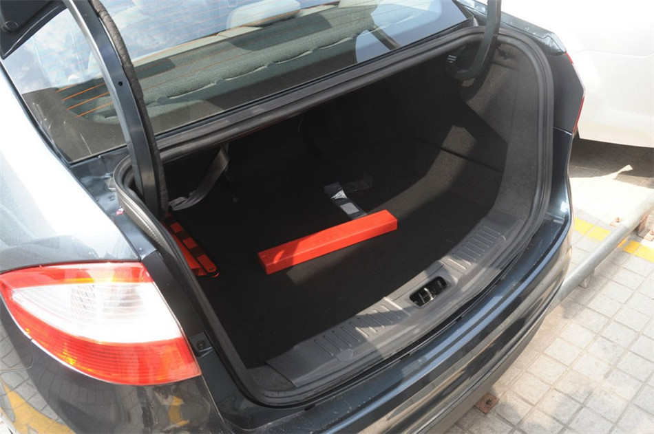 三厢 2013款 1.5L AT 品尚型 座椅空间