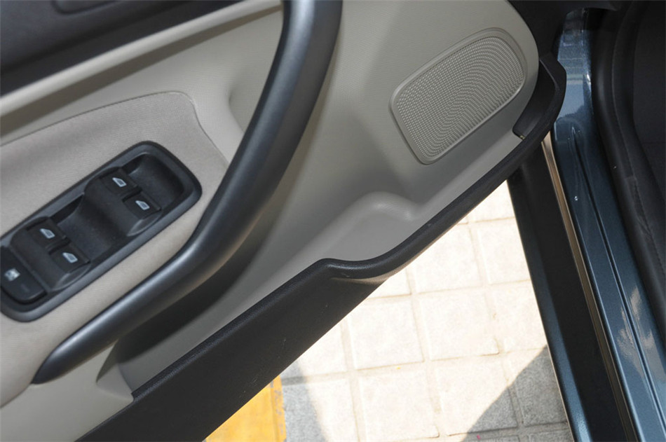 三厢 2013款 1.5L AT 品尚型 座椅空间