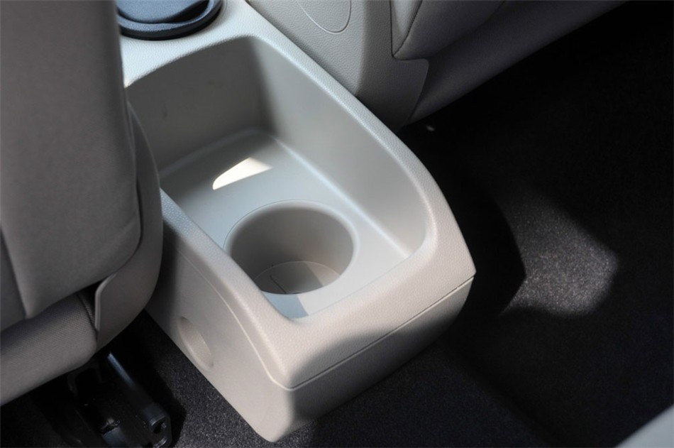 三厢 2013款 1.5L AT 品尚型 座椅空间