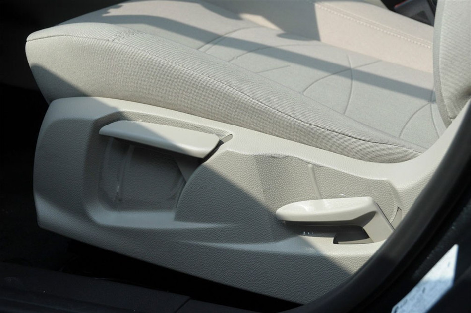 三厢 2013款 1.5L AT 品尚型 座椅空间