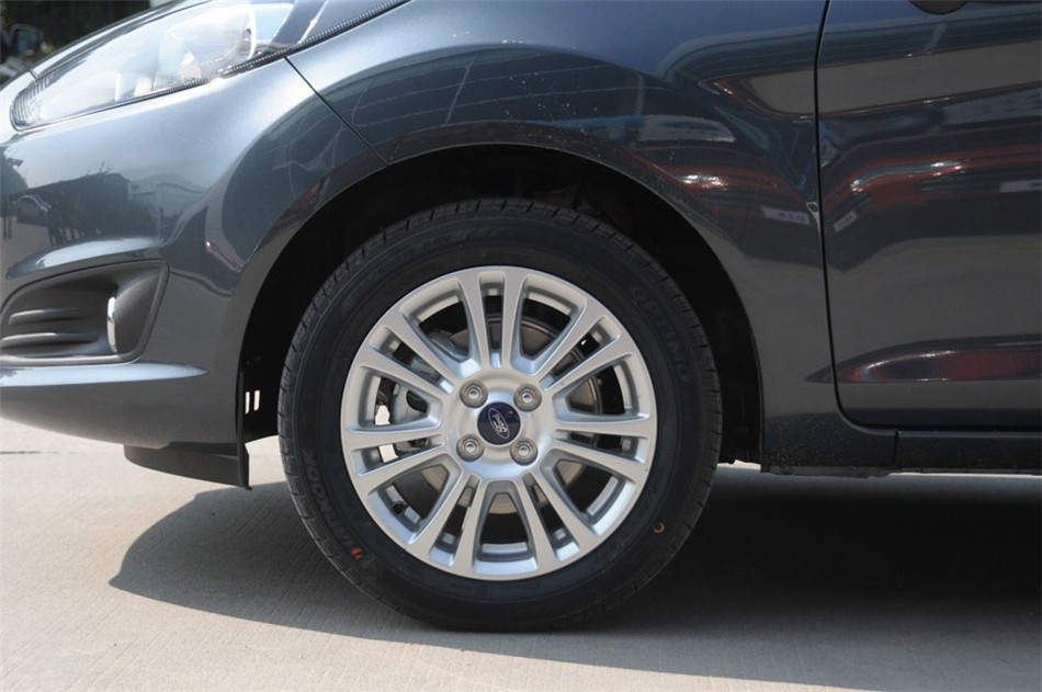 三厢 2013款 1.5L AT 品尚型 其他