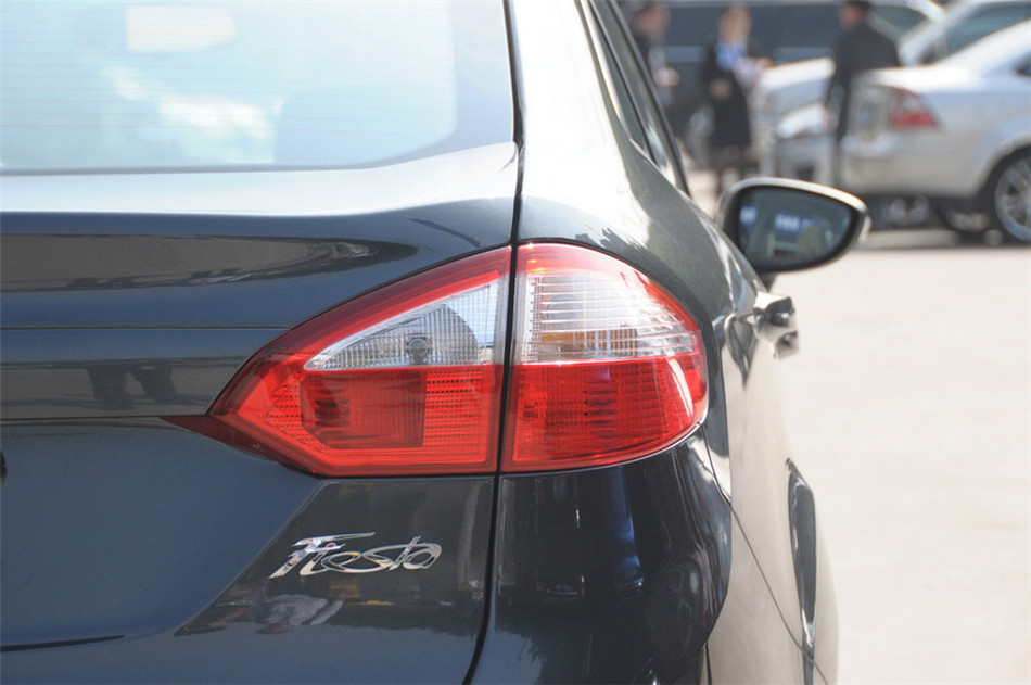 三厢 2013款 1.5L AT 品尚型 其他