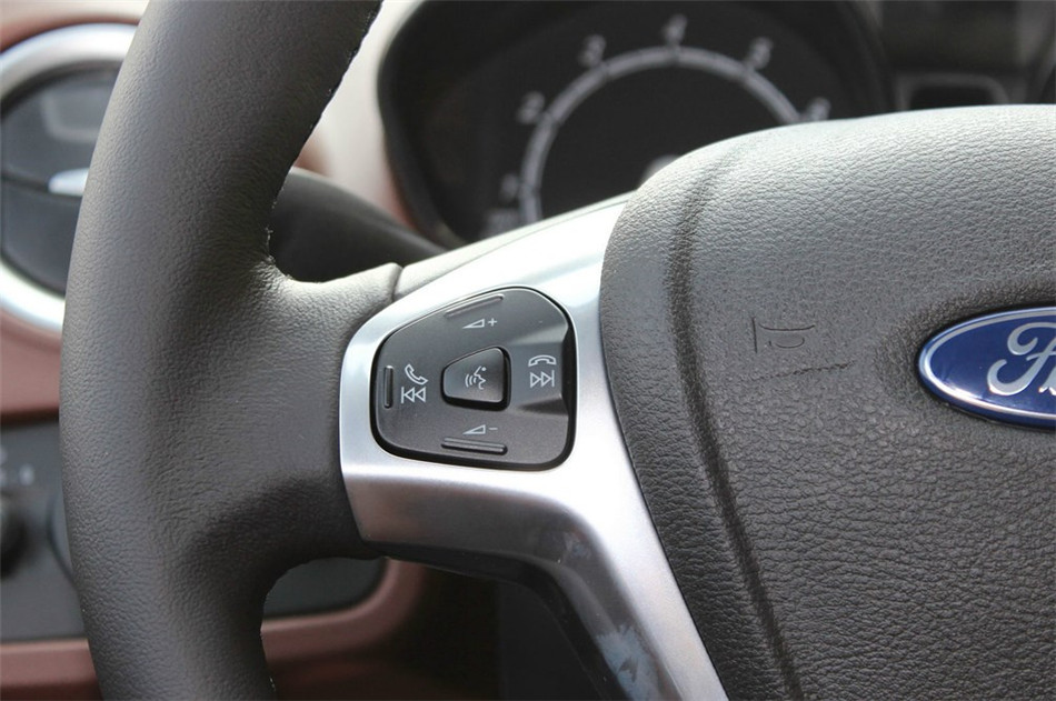 嘉年华 两厢 2014款 1.0T GTDi AT 劲动型 内饰