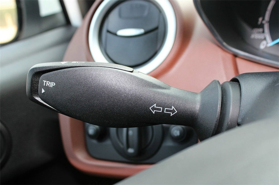 嘉年华 两厢 2014款 1.0T GTDi AT 劲动型 内饰