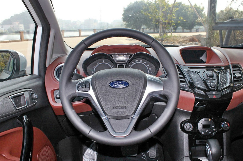 嘉年华 两厢 2014款 1.0T GTDi AT 劲动型 内饰