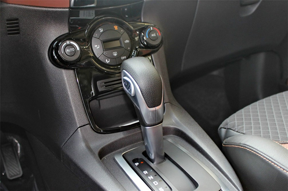 嘉年华 两厢 2014款 1.0T GTDi AT 劲动型 内饰