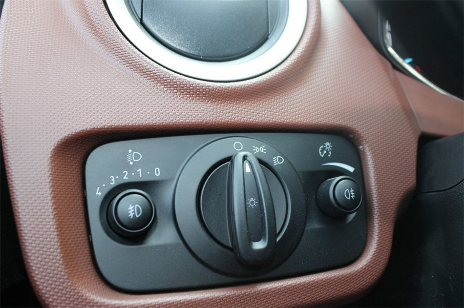 嘉年华 两厢 2014款 1.0T GTDi AT 劲动型 内饰