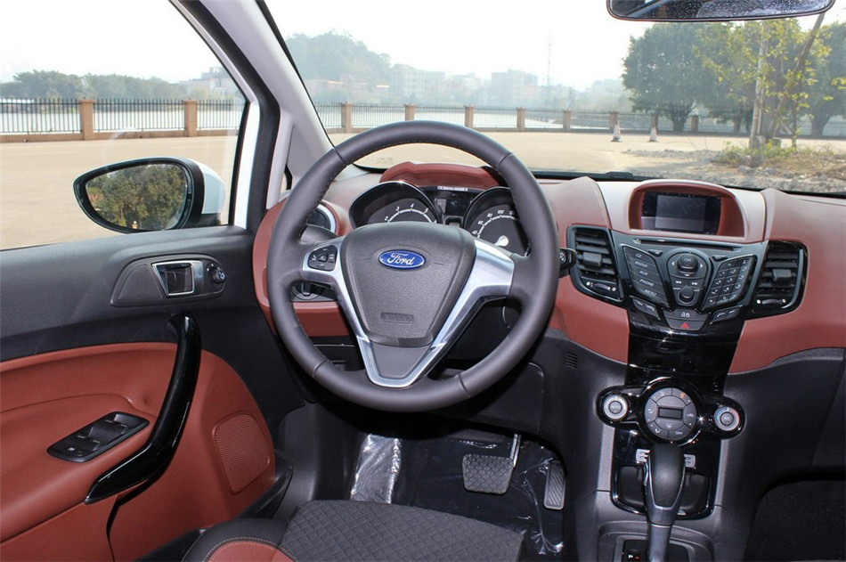 嘉年华 两厢 2014款 1.0T GTDi AT 劲动型 内饰