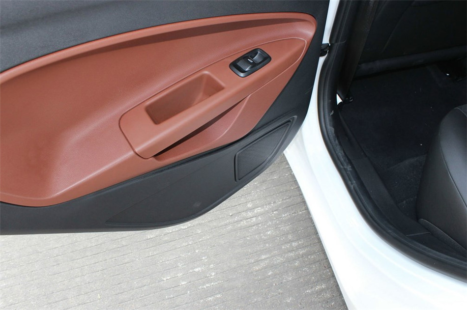 嘉年华 两厢 2014款 1.0T GTDi AT 劲动型 座椅空间