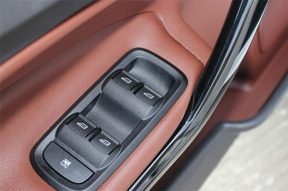 嘉年华 两厢 2014款 1.0T GTDi AT 劲动型 座椅空间