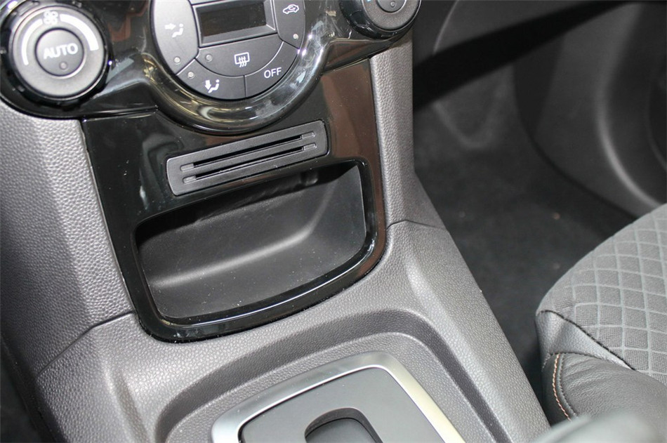 嘉年华 两厢 2014款 1.0T GTDi AT 劲动型 座椅空间