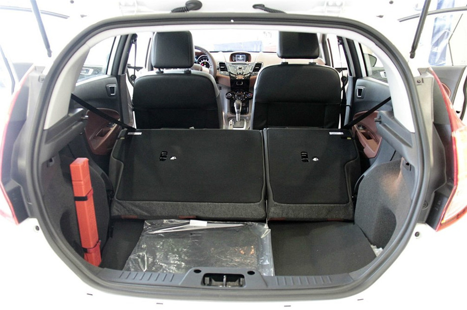 嘉年华 两厢 2014款 1.0T GTDi AT 劲动型 座椅空间