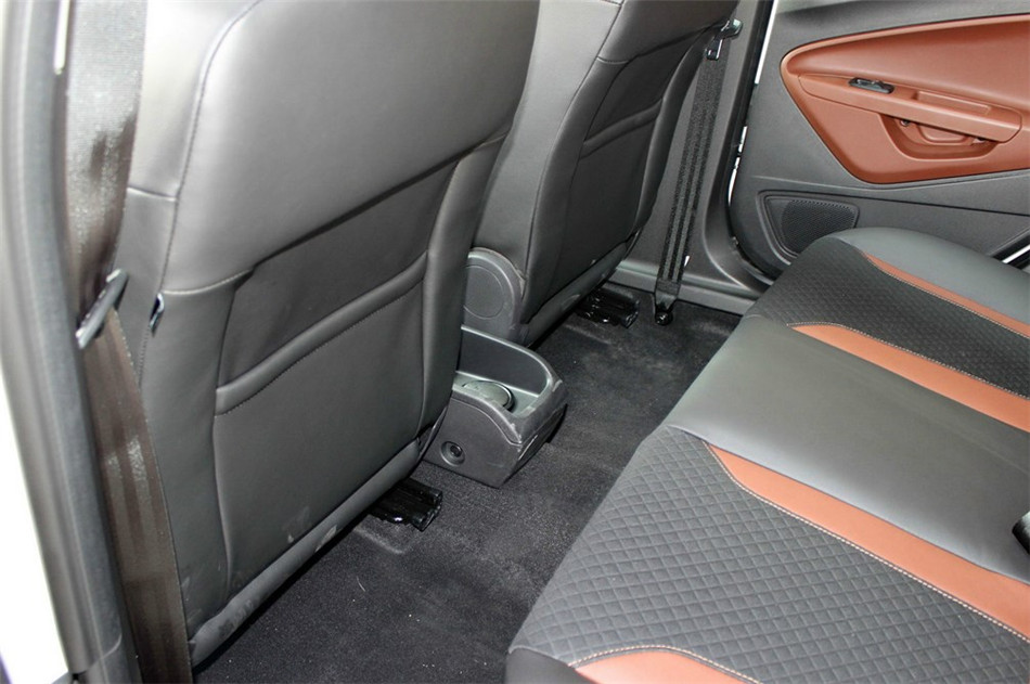 嘉年华 两厢 2014款 1.0T GTDi AT 劲动型 座椅空间