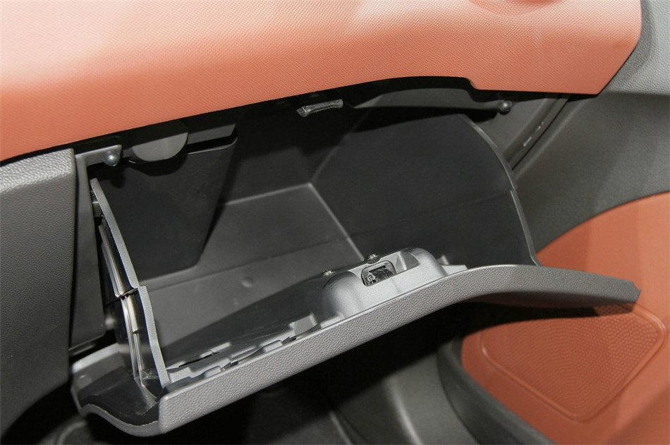 嘉年华 两厢 2014款 1.0T GTDi AT 劲动型 座椅空间