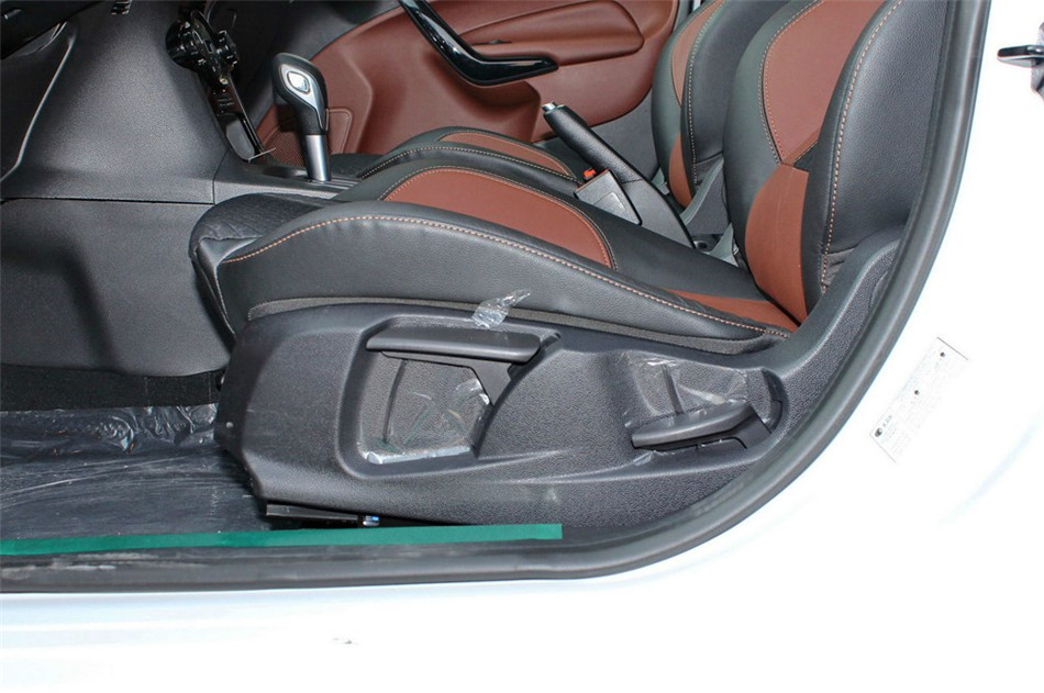 嘉年华 两厢 2014款 1.0T GTDi AT 劲动型 座椅空间