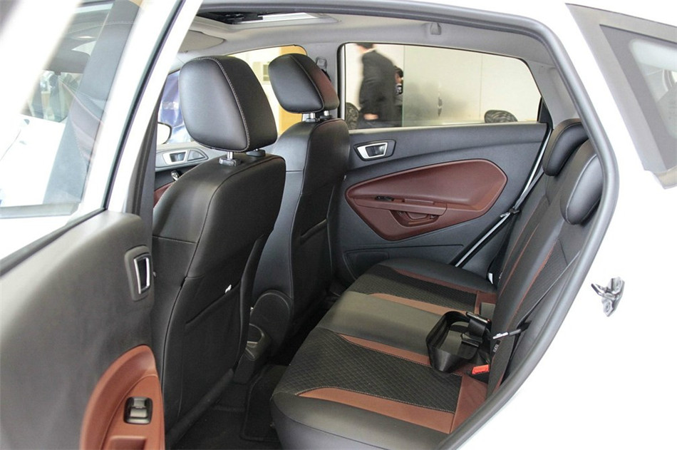 嘉年华 两厢 2014款 1.0T GTDi AT 劲动型 座椅空间