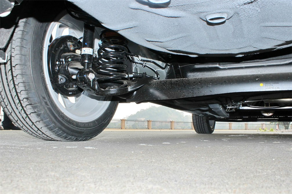 嘉年华 两厢 2014款 1.0T GTDi AT 劲动型 引擎底盘