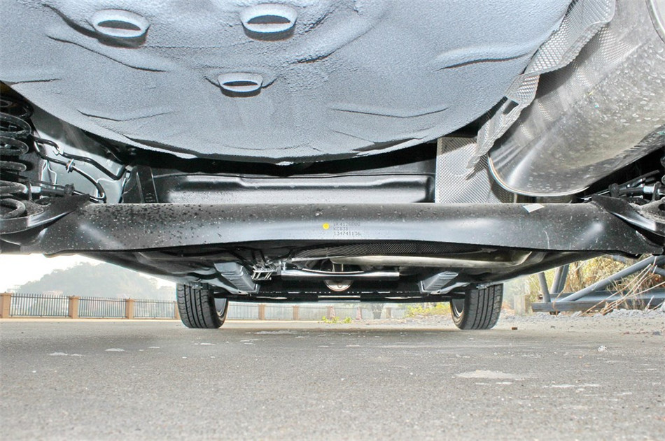 嘉年华 两厢 2014款 1.0T GTDi AT 劲动型 引擎底盘