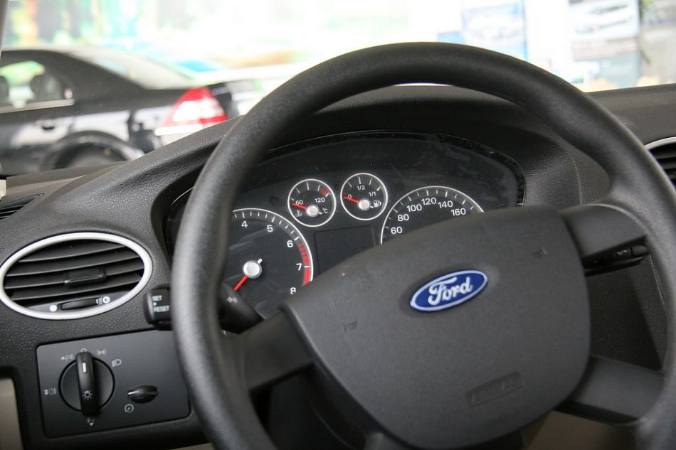 长安福特07款三厢福克斯内饰