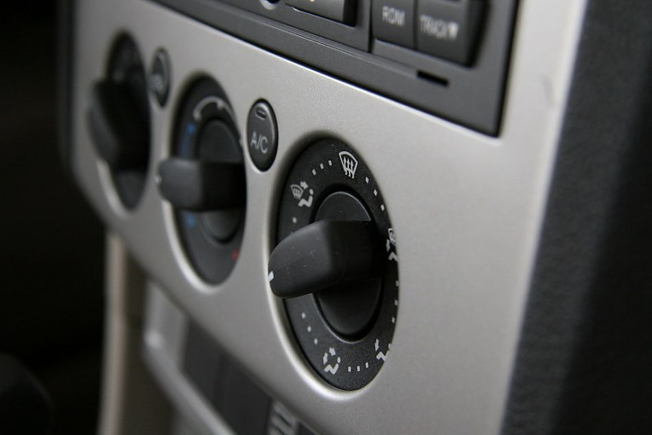 长安福特07款三厢福克斯内饰