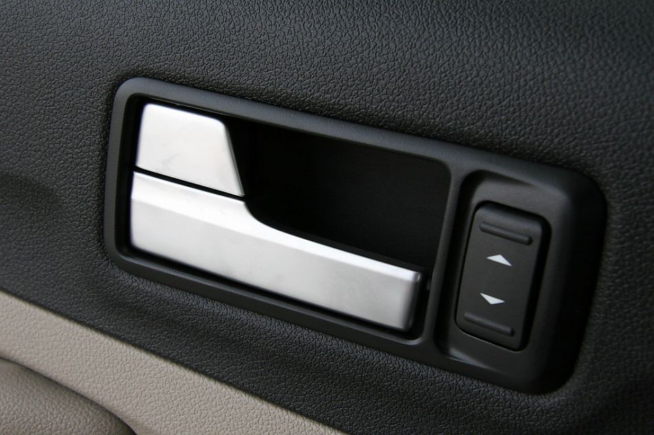 长安福特07款三厢福克斯内饰