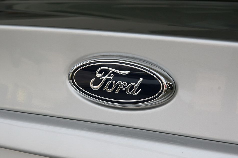 长安福特07款三厢福克斯前大灯