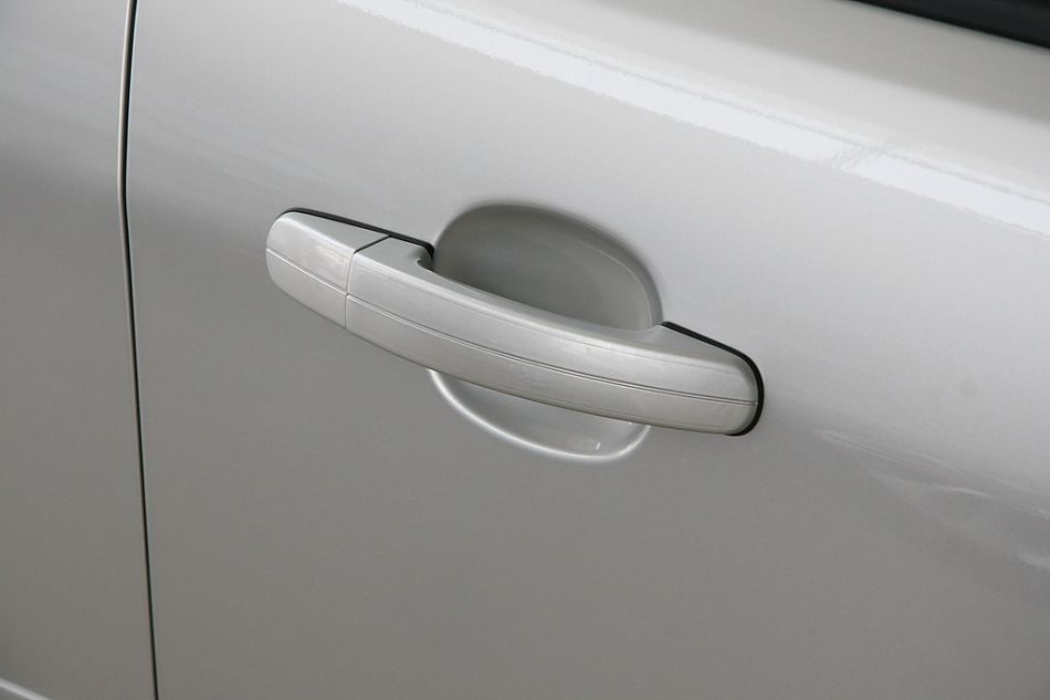 长安福特07款三厢福克斯前大灯